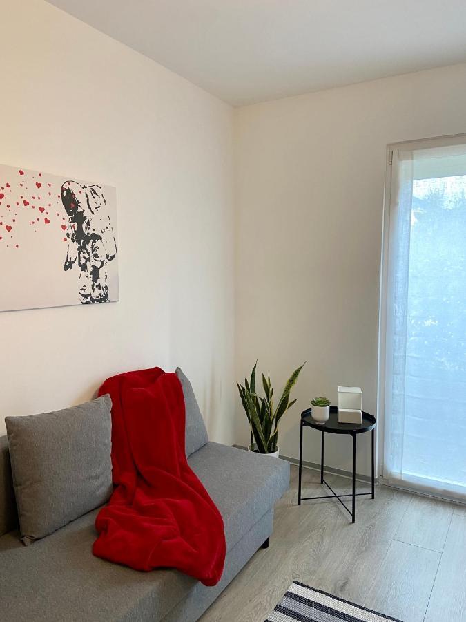 Appartamento Miranda Con Giardino Privato E Pool 外观 照片